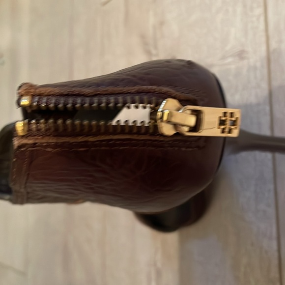 TORY BURCH Teagan Stingray Brown Leather Caged T Strap Sandals Heels Sz 6.5 - Picture 6 of 12